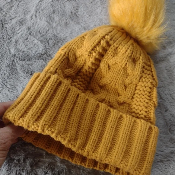 EUC Vince Camuto Knit Pom Beanie - Picture 2 of 7